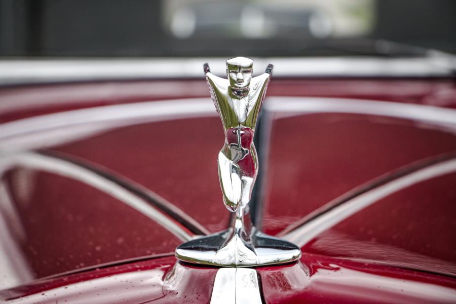 Логотип Auburn 12-160A Custom Dual Ratio Phaeton Sedan 1932 года  (фото 13 из 43)